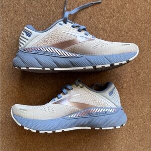 Brooks Adrenaline 22 Light Blue and Gray Athletic Shoes size 6.5 womens